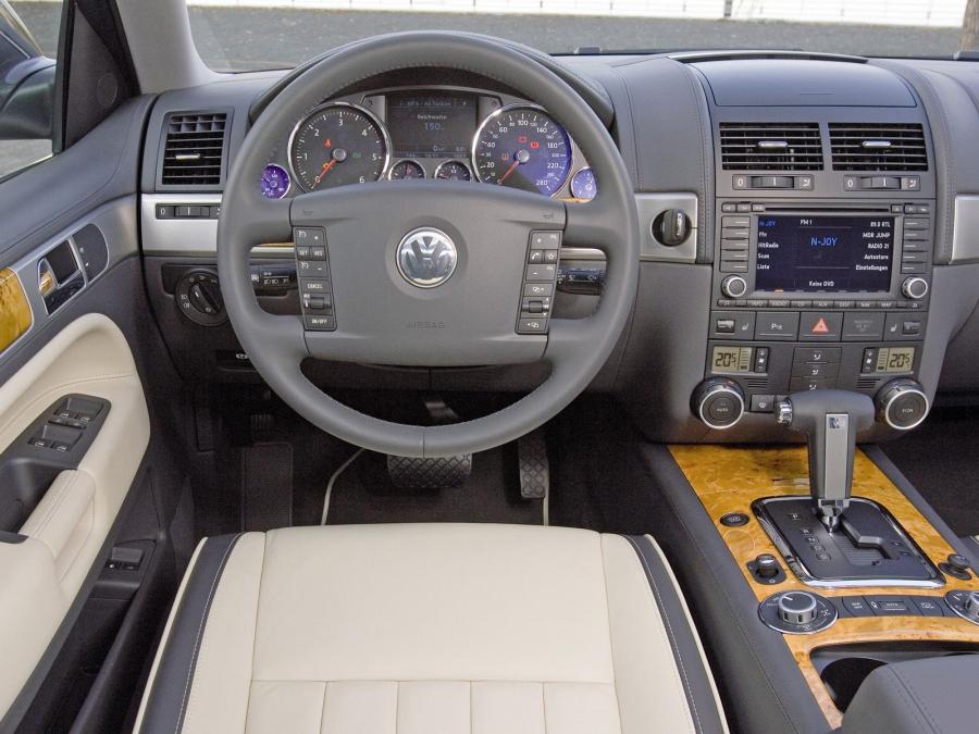  Volkswagen Touareg Individual 2007 года  (фото 20 из 22)